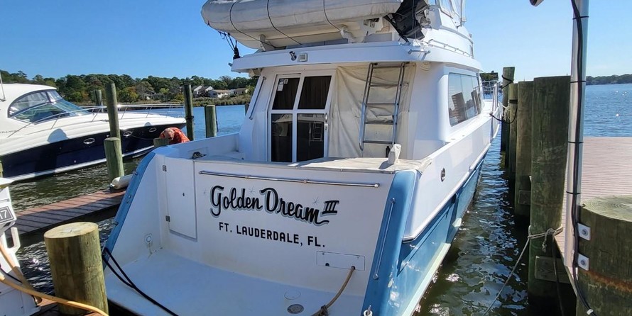 McKinna pilot house cockpit motoryacht