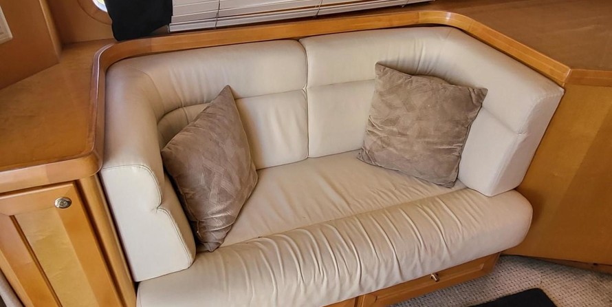 McKinna pilot house cockpit motoryacht