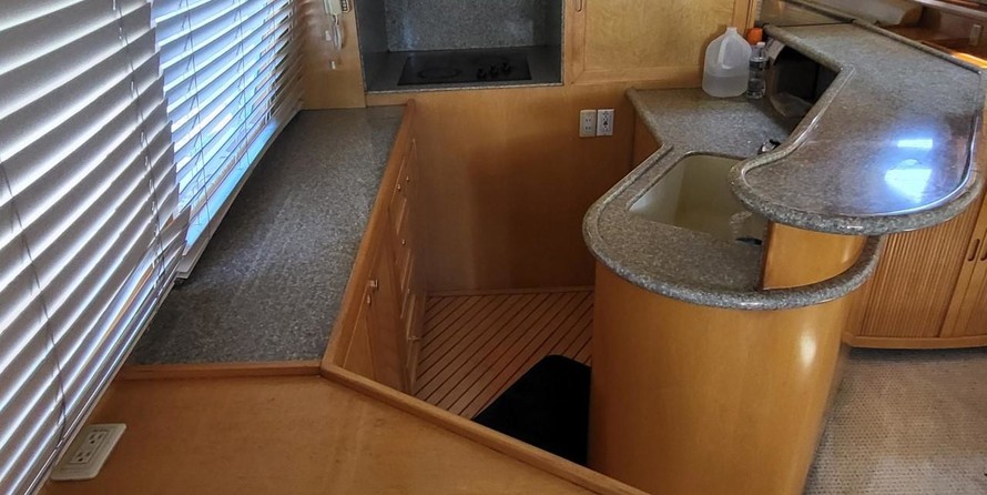 McKinna pilot house cockpit motoryacht