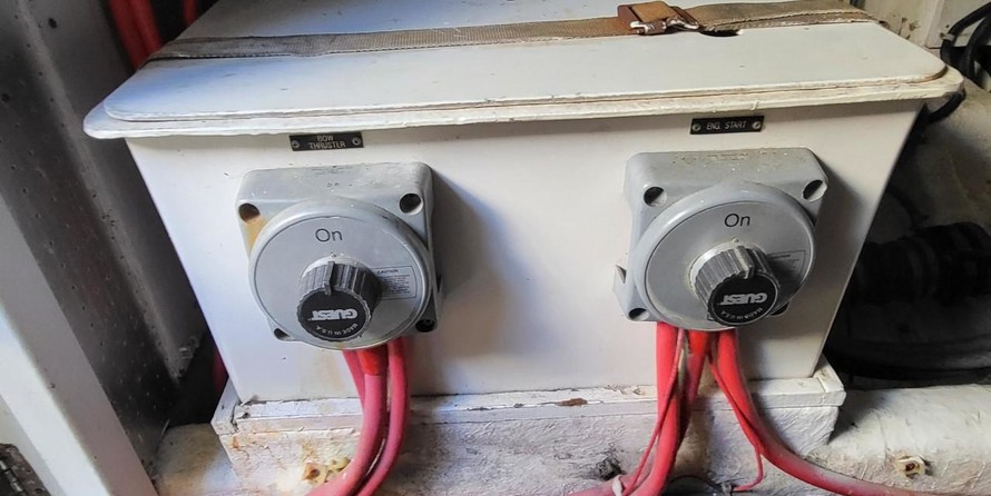 McKinna pilot house cockpit motoryacht