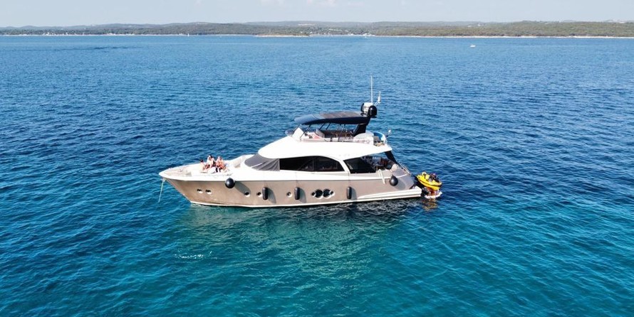 Monte Carlo Yachts 65