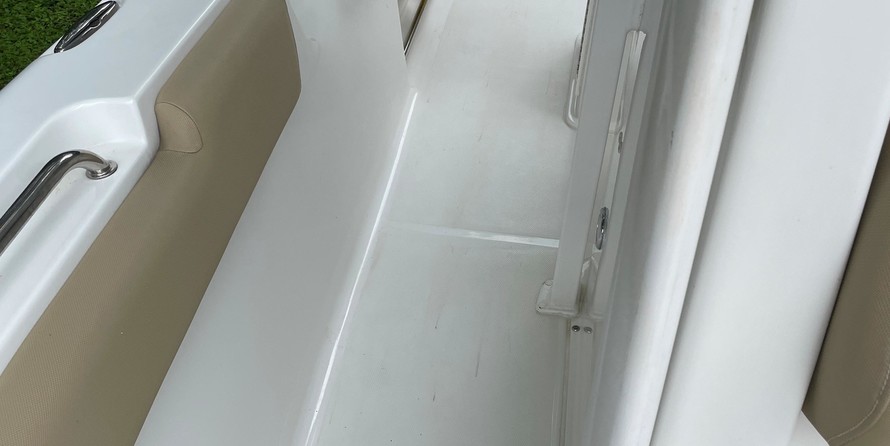 Sea Ray hunt ultra 211