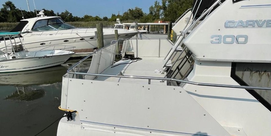 Sea ray 300 sedan bridge