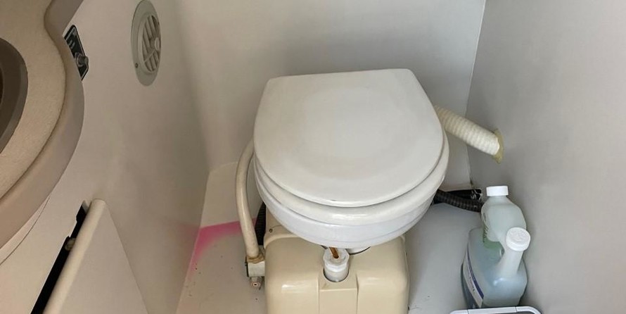 Sea ray 300 sedan bridge