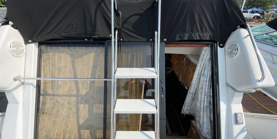 Sea ray 300 sedan bridge