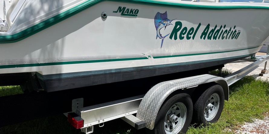 Mako 261 Center Console