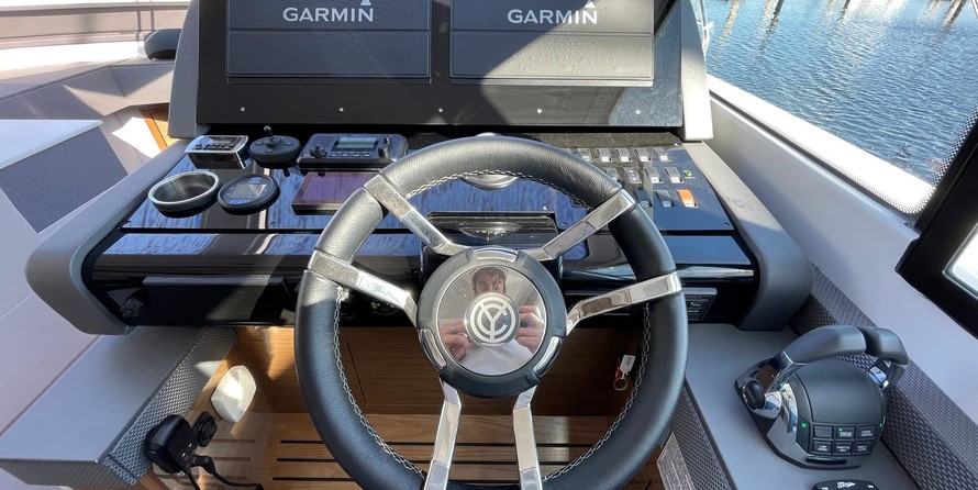 Cruisers Yachts 50 Cantius