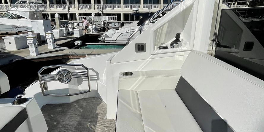 Cruisers Yachts 50 Cantius