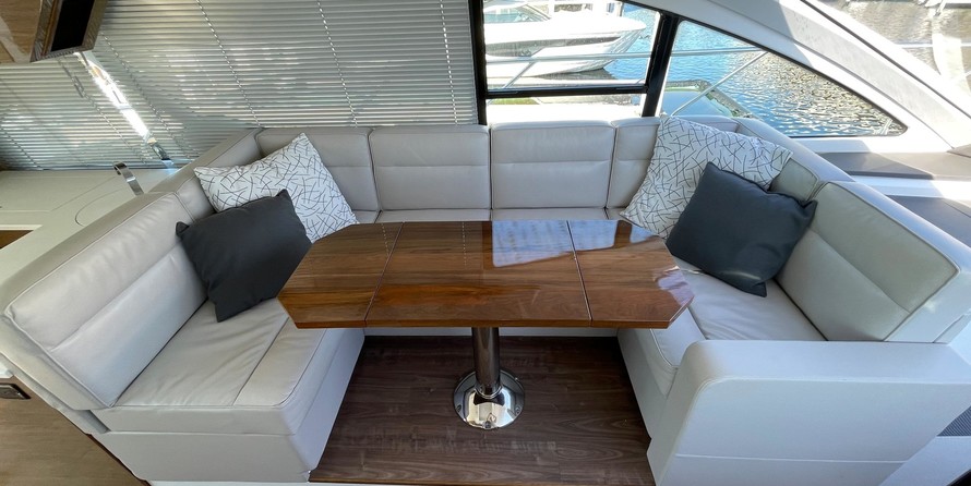 Cruisers Yachts 50 Cantius