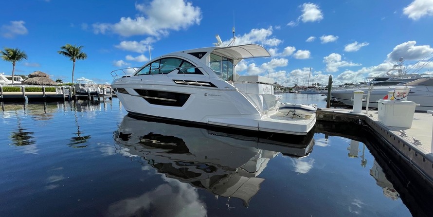 Cruisers Yachts 50 Cantius