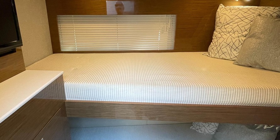 Cruisers Yachts 50 Cantius