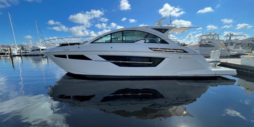 Cruisers Yachts 50 Cantius