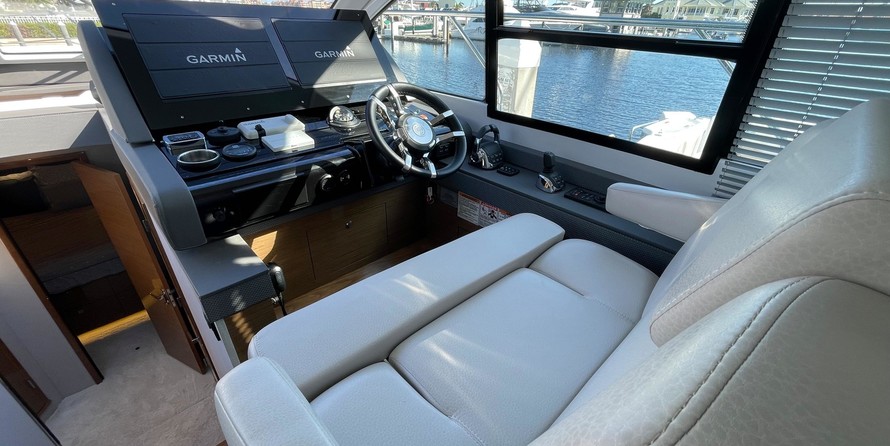 Cruisers Yachts 50 Cantius