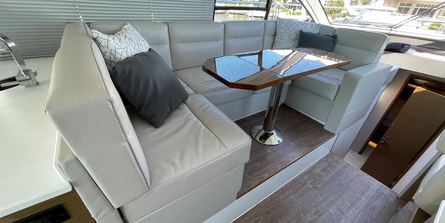 Cruisers Yachts 50 Cantius