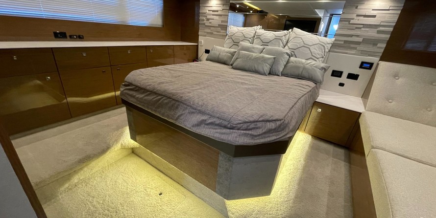 Cruisers Yachts 50 Cantius