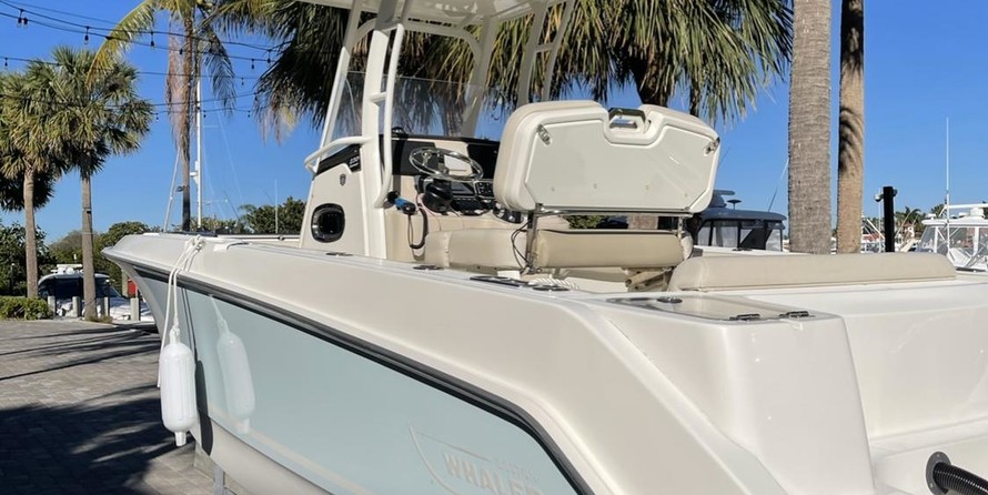 Boston Whaler 230 Outrage