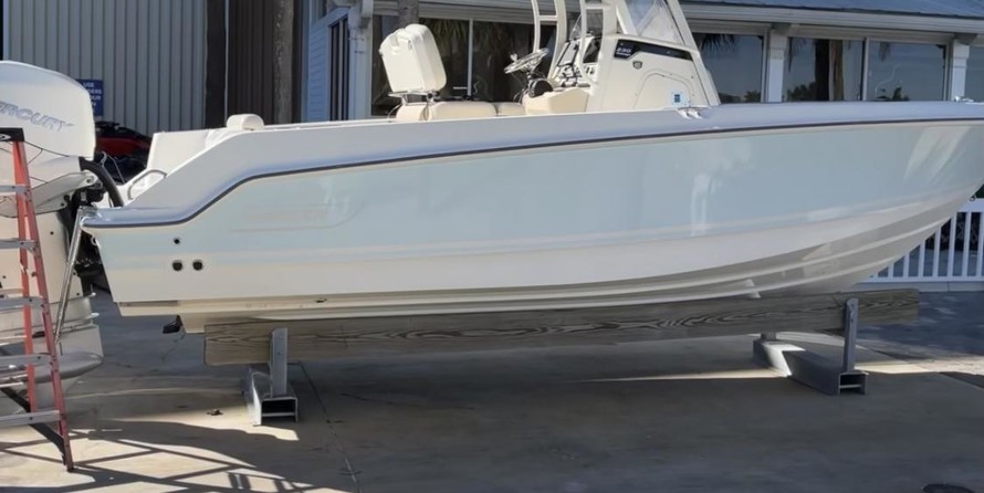Boston Whaler 230 Outrage