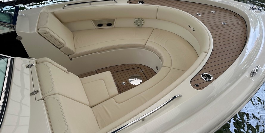 Chris-Craft Calypso 30