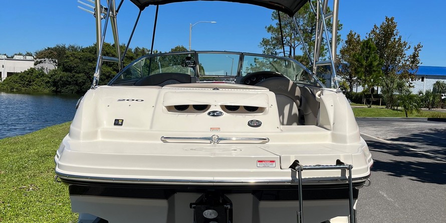 Sea Ray 200 Sundeck