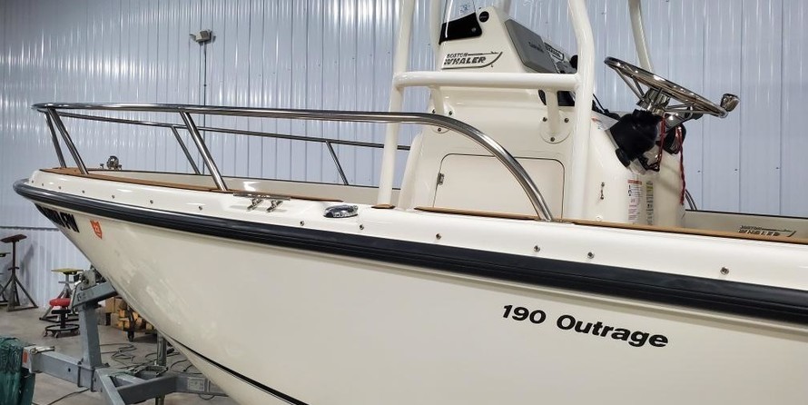 Boston Whaler 190 Outrage