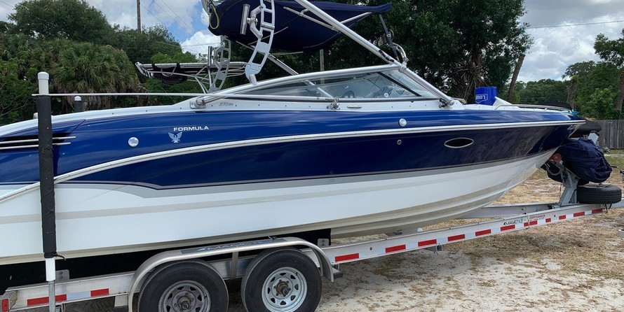 Formula 270 Bowrider