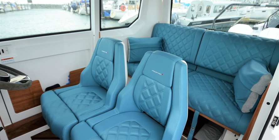 Axopar 28 Cabin