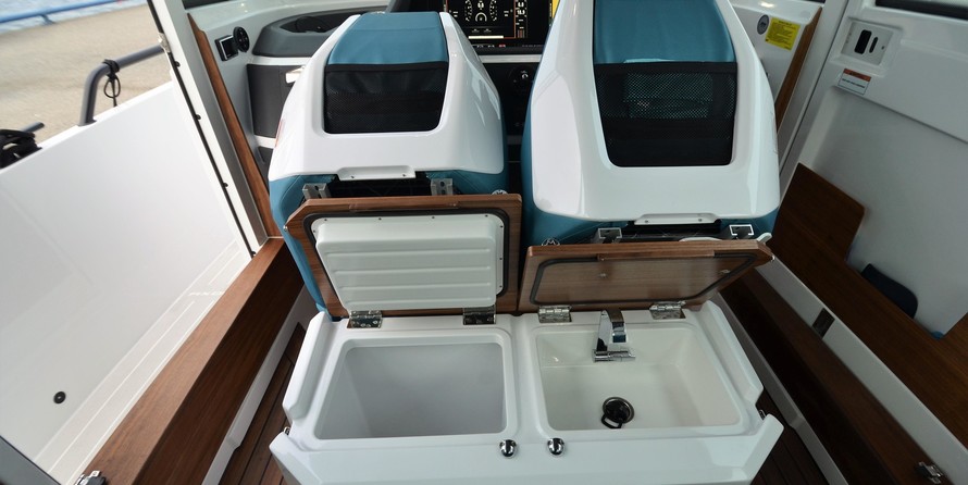 Axopar 28 Cabin