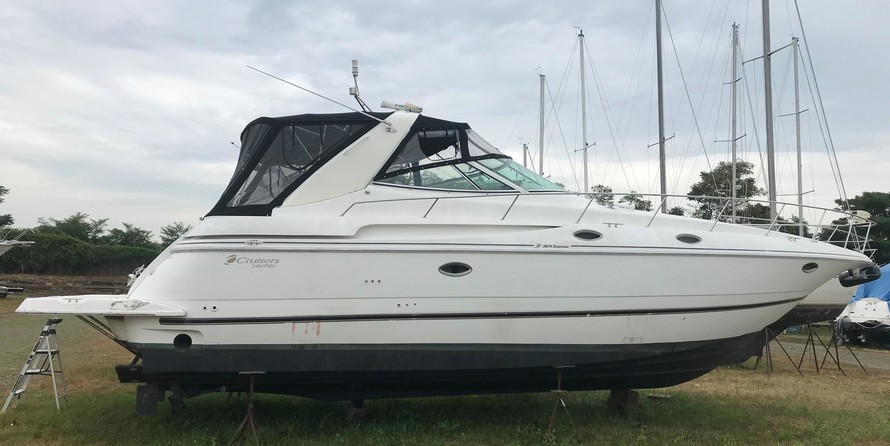 Cruisers yachts 3870 express