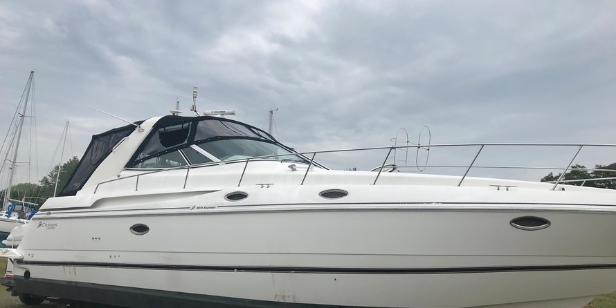 Cruisers yachts 3870 express