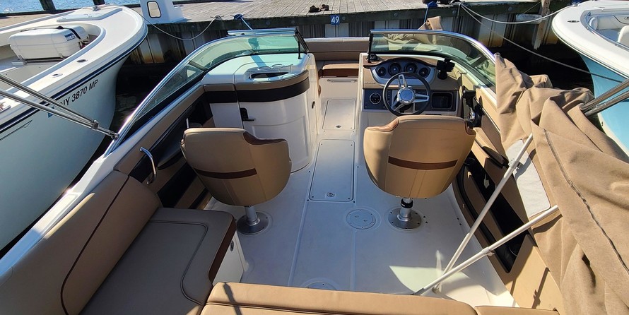 Sea Ray 220 Sundeck