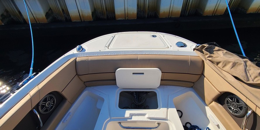 Sea Ray 220 Sundeck