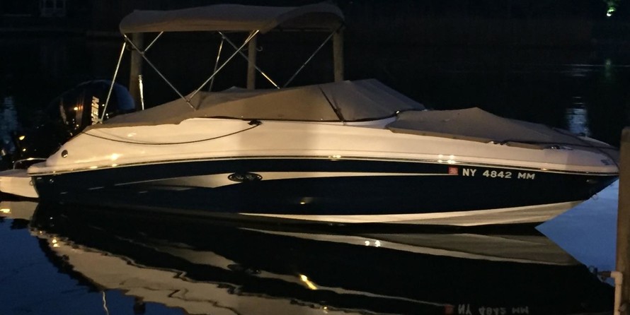 Sea Ray 220 Sundeck