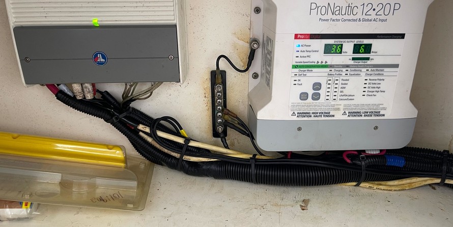 Boston Whaler 320 Outrage