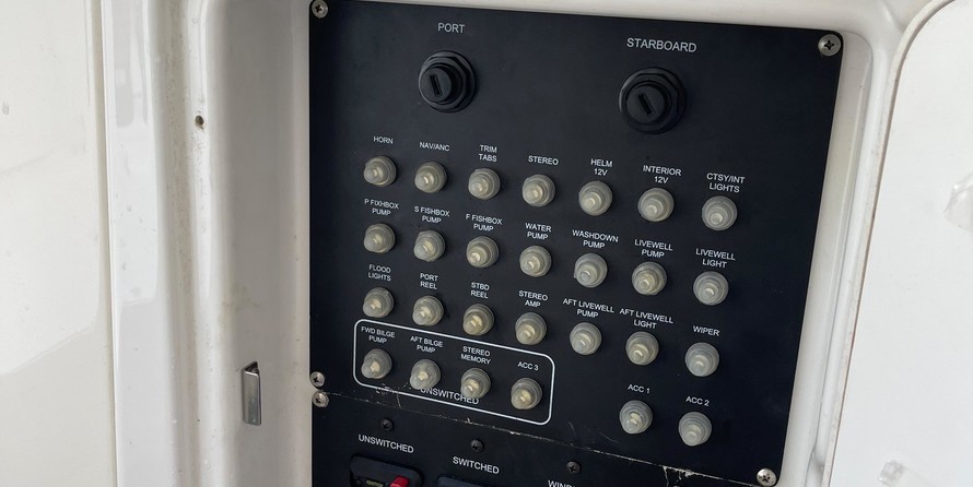 Boston Whaler 320 Outrage