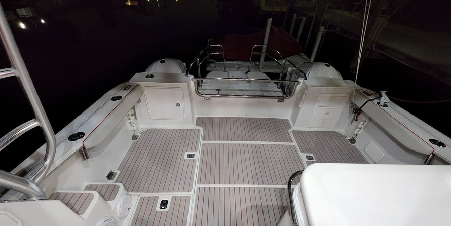 Glacier bay isle runner blue hull 2670