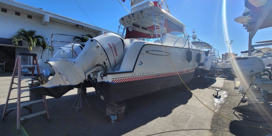 Glacier bay isle runner blue hull 2670