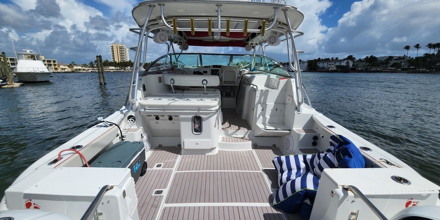 Glacier bay isle runner blue hull 2670