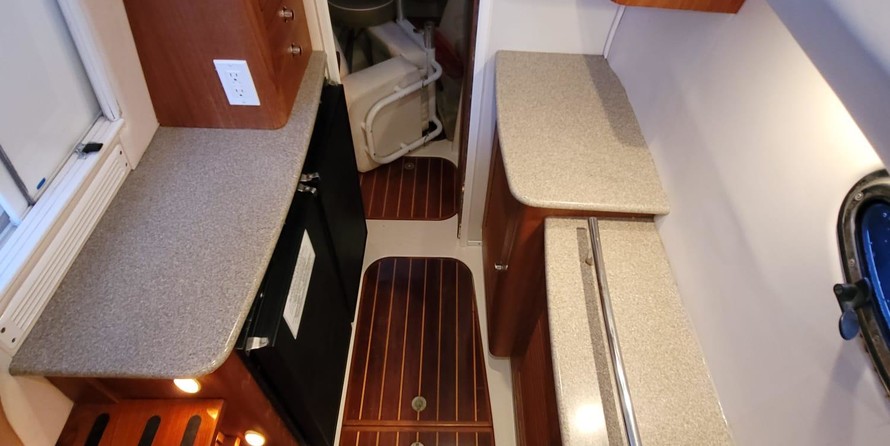 Glacier bay isle runner blue hull 2670