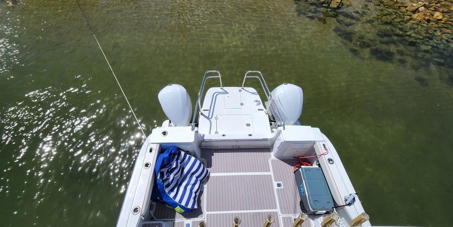 Glacier bay isle runner blue hull 2670