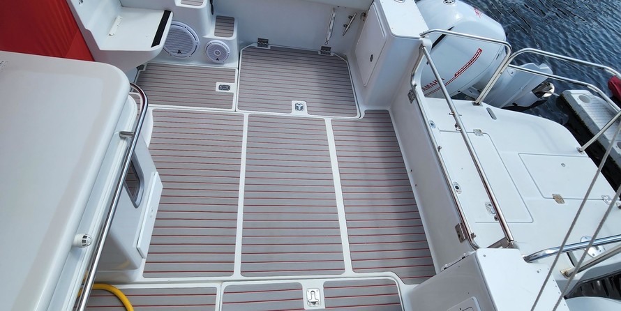 Glacier bay isle runner blue hull 2670