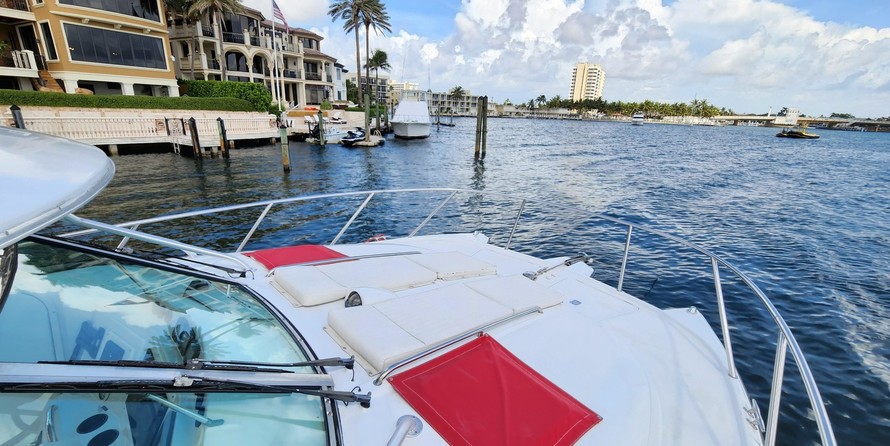 Glacier bay isle runner blue hull 2670