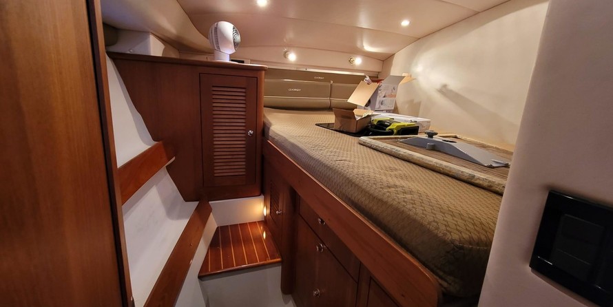 Glacier bay isle runner blue hull 2670