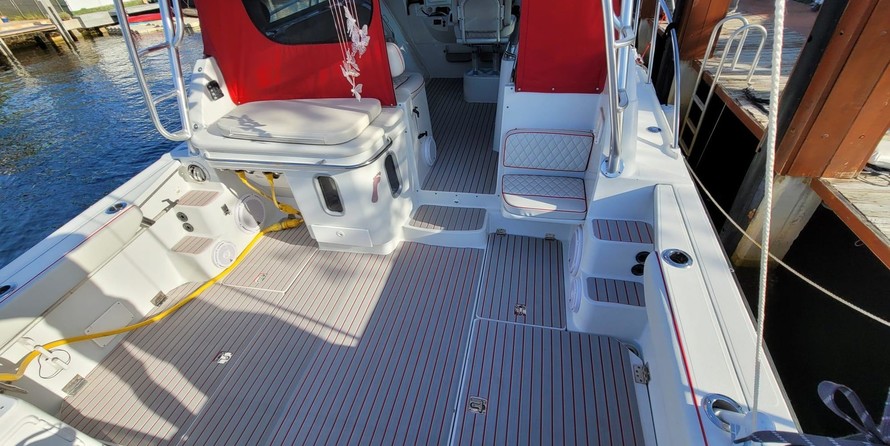 Glacier bay isle runner blue hull 2670