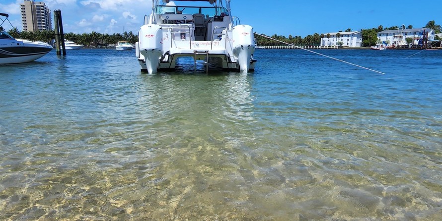 Glacier bay isle runner blue hull 2670