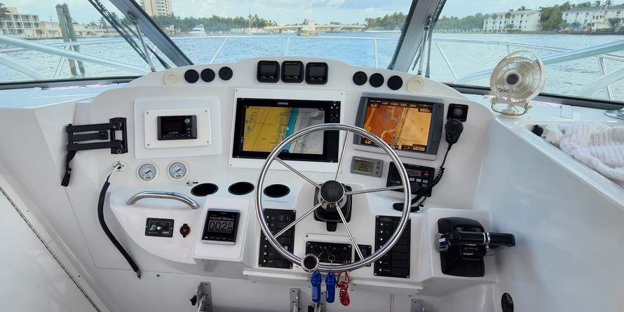 Glacier bay isle runner blue hull 2670