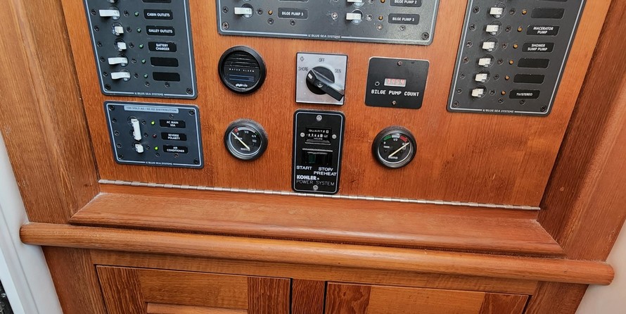 Glacier bay isle runner blue hull 2670