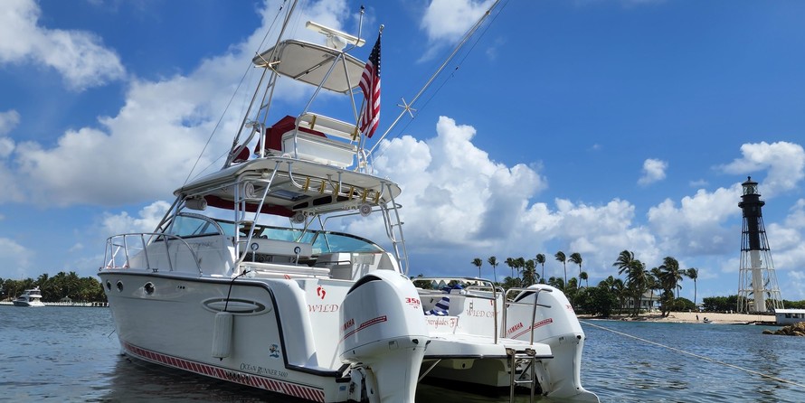 Glacier bay isle runner blue hull 2670