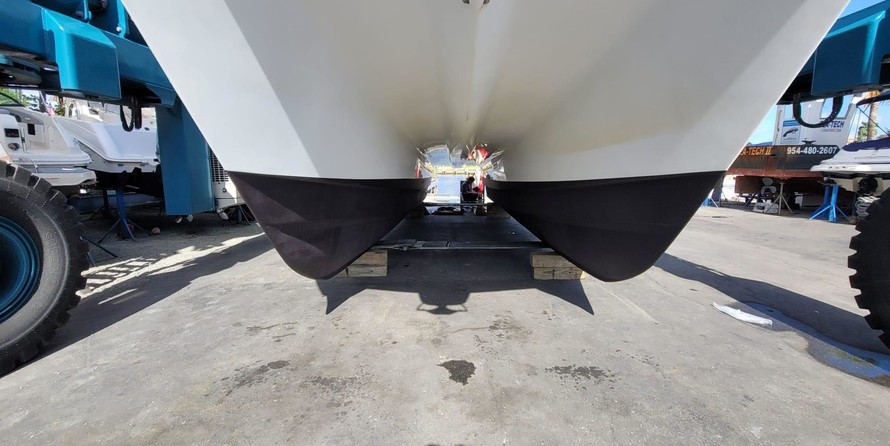 Glacier bay isle runner blue hull 2670