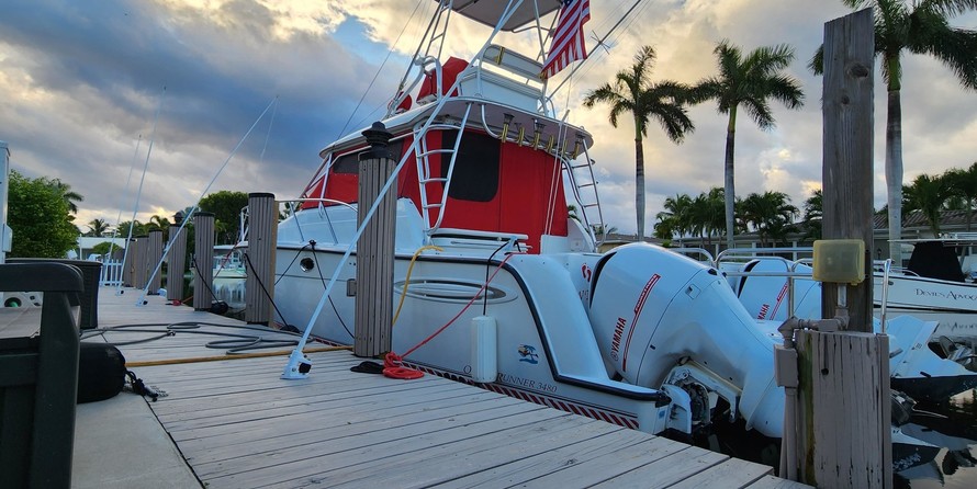 Glacier bay isle runner blue hull 2670