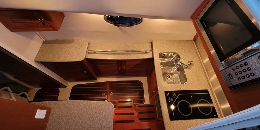 Glacier bay isle runner blue hull 2670